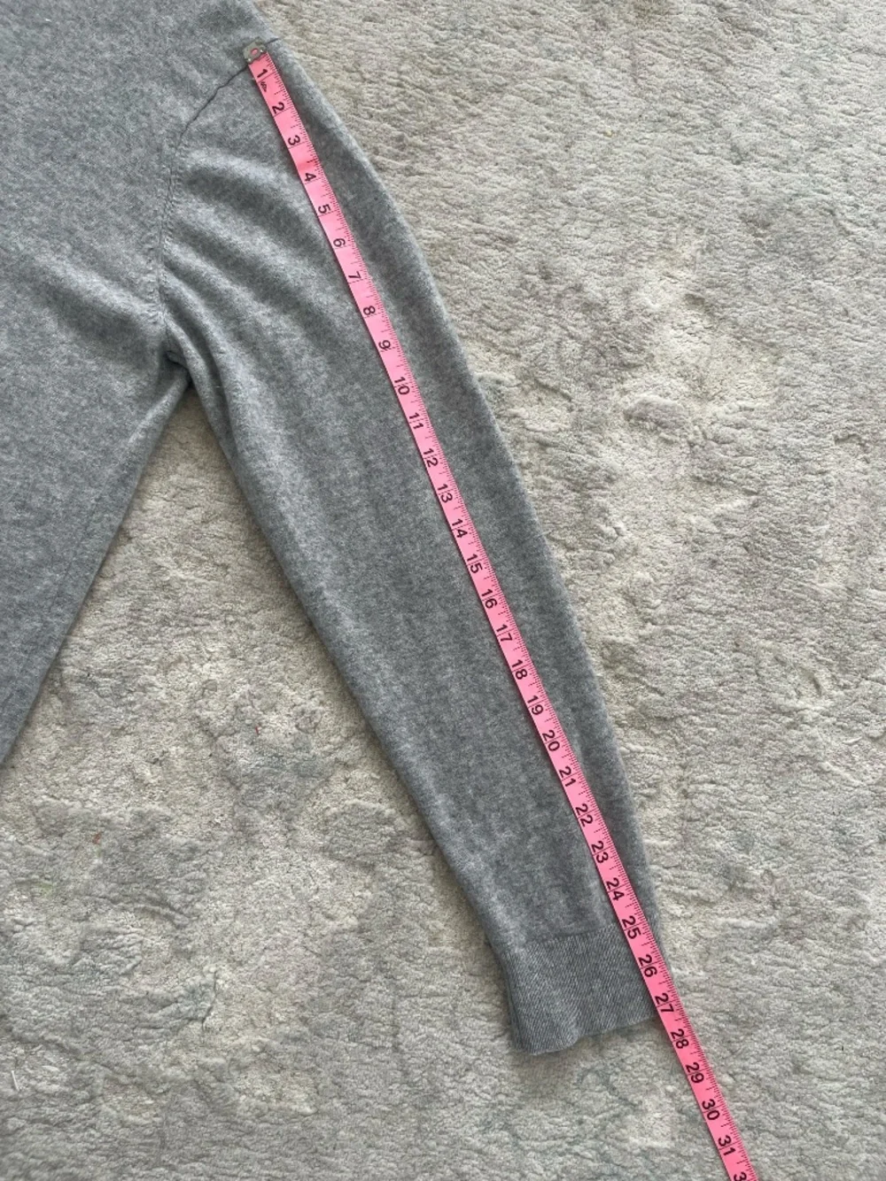 UNIQLO Oversized 100% Cashmere Gray Crew Neck - Fits Women’s M/L/XL - Picture 10 of 14